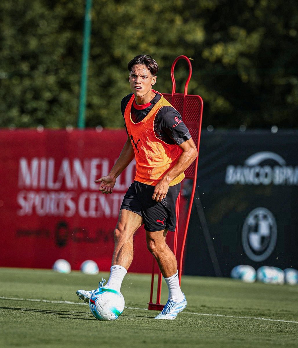 - الأمير الصغير صامويل ريتشي في أول جلسة تدريبية مع كبير إيطاليا واوربا البيغ ميلان! ⚫️🔴