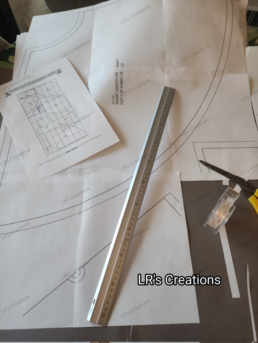 De lleno con el nuevo outfit de látex de @spanishmajesty

#LRsCreations