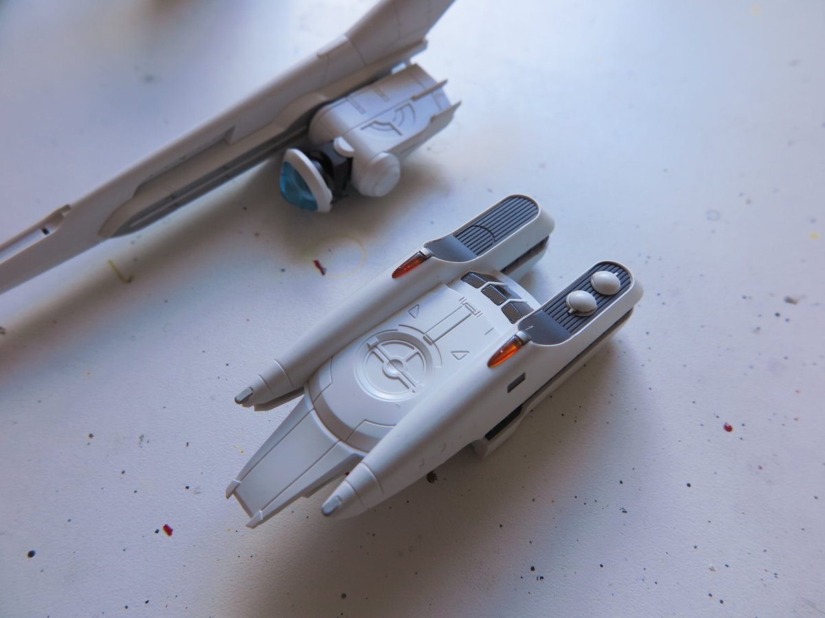 Sensors installed.

I cut off the front pins under the clear parts and closed the holes in the body.

 #ブラスティー