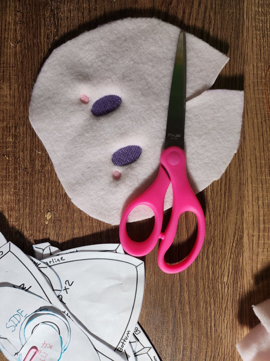 BOSS_STICKS's tweet photo. We started here, now we here. UwU she's nearly done, then I can finally listen the precious things ✨️
#crafts #madewithlove #myart https://t.co/EfY8tv189z