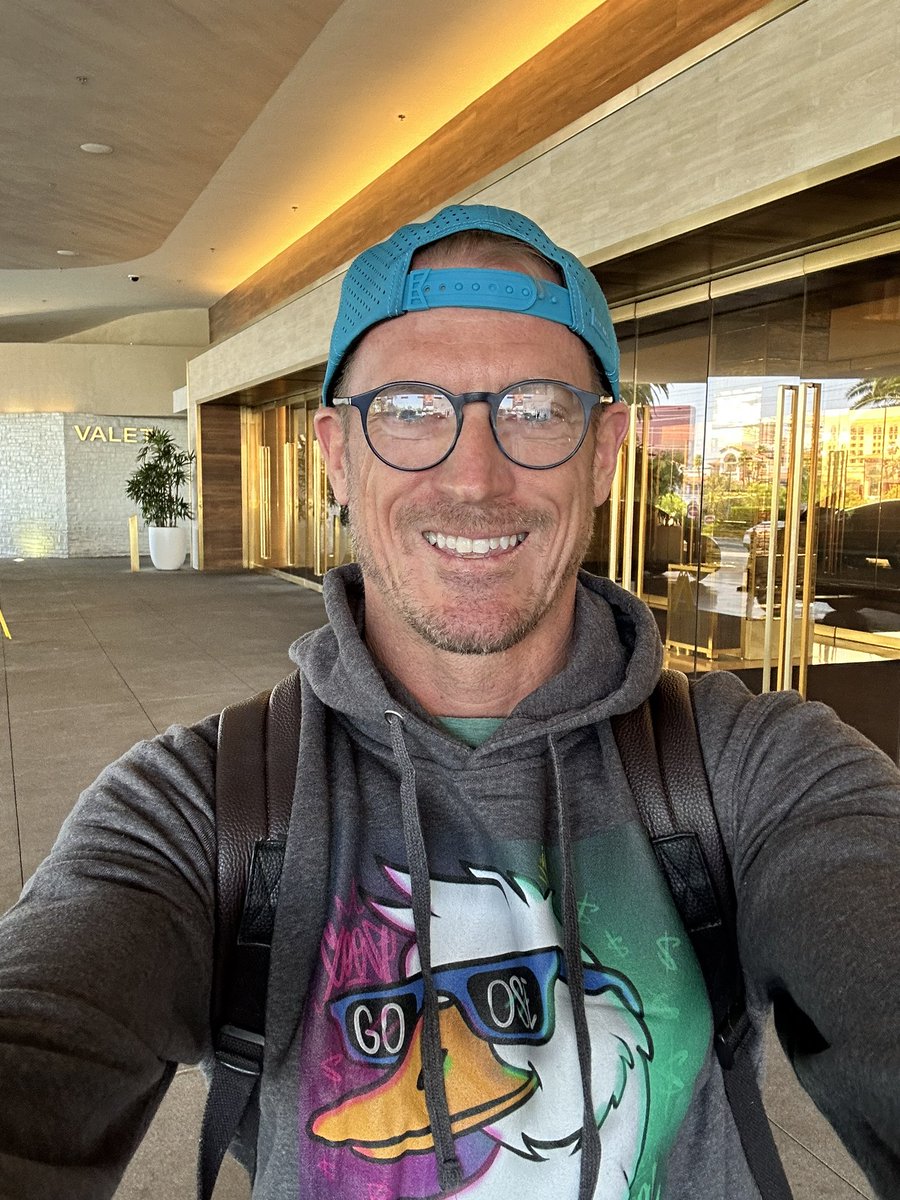 Happy Tezos Tuesday fam 💜☀️💜

Please drop your art on <a href="/objktcom/">objkt.com</a> and <a href="/SkurpySocial/">Skurpy</a> 🖼️✨🪿

Our very own <a href="/sheasmith1/">Shea August Smith ▚▘▚▘▚▘ 🐳</a> is in Day 2 of the World Series of Poker Main Event! 

Please send those $GOOSE vibes. 

Let’s get this bird on TV 📺