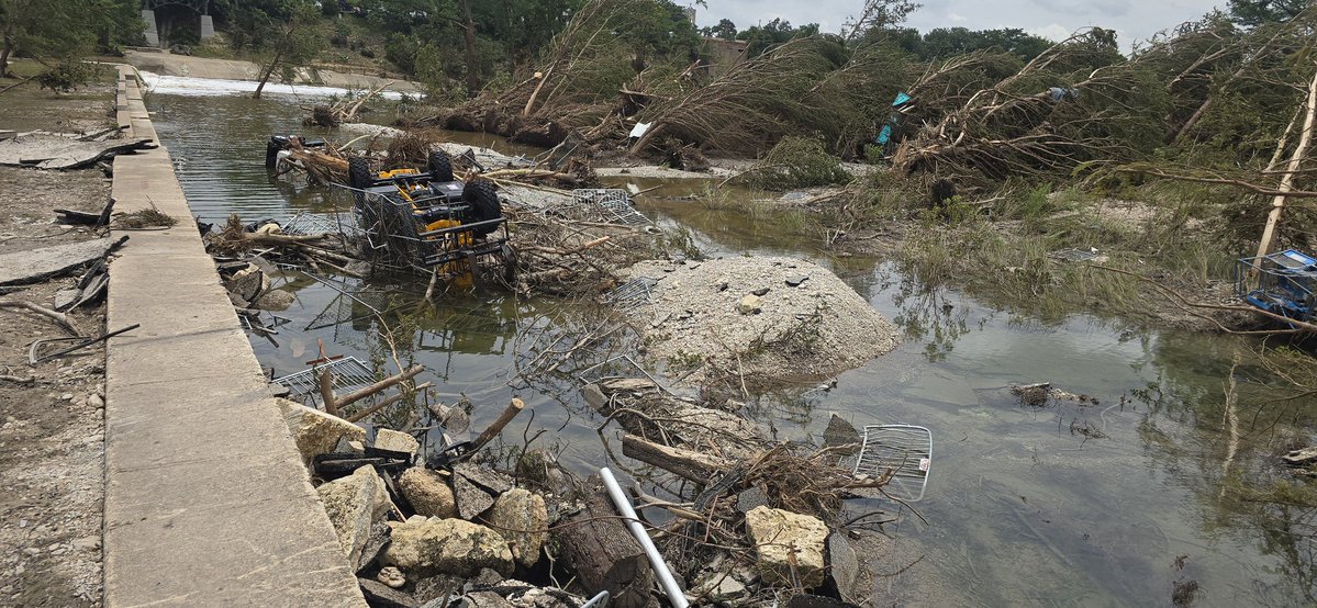 Tornado_Warned's tweet image. Incredible damage through the Louise Hays Park in Downtown Kerrville, TX.
#TXwx #Flood #kerrcountyfloods