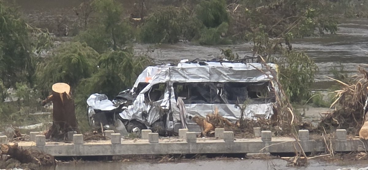 Tornado_Warned's tweet image. Incredible damage through the Louise Hays Park in Downtown Kerrville, TX.
#TXwx #Flood #kerrcountyfloods