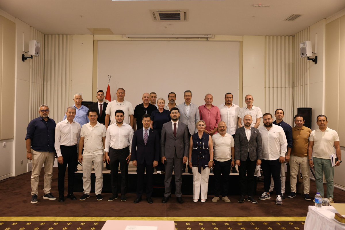 Kazakistan Cumhurbaşkan Yardımcısı Rassul Akhmedov ve turizm paydaşlarımızla birlikte Orka Otel’in ev sahipliğinde çok önemli bir toplantı gerçekleştirdik.

Turizm, lojistik ve sağlık gibi kritik alanlarda iş birliği fırsatlarını değerlendirdik.

Kardeş şehir çalışmalarımızı