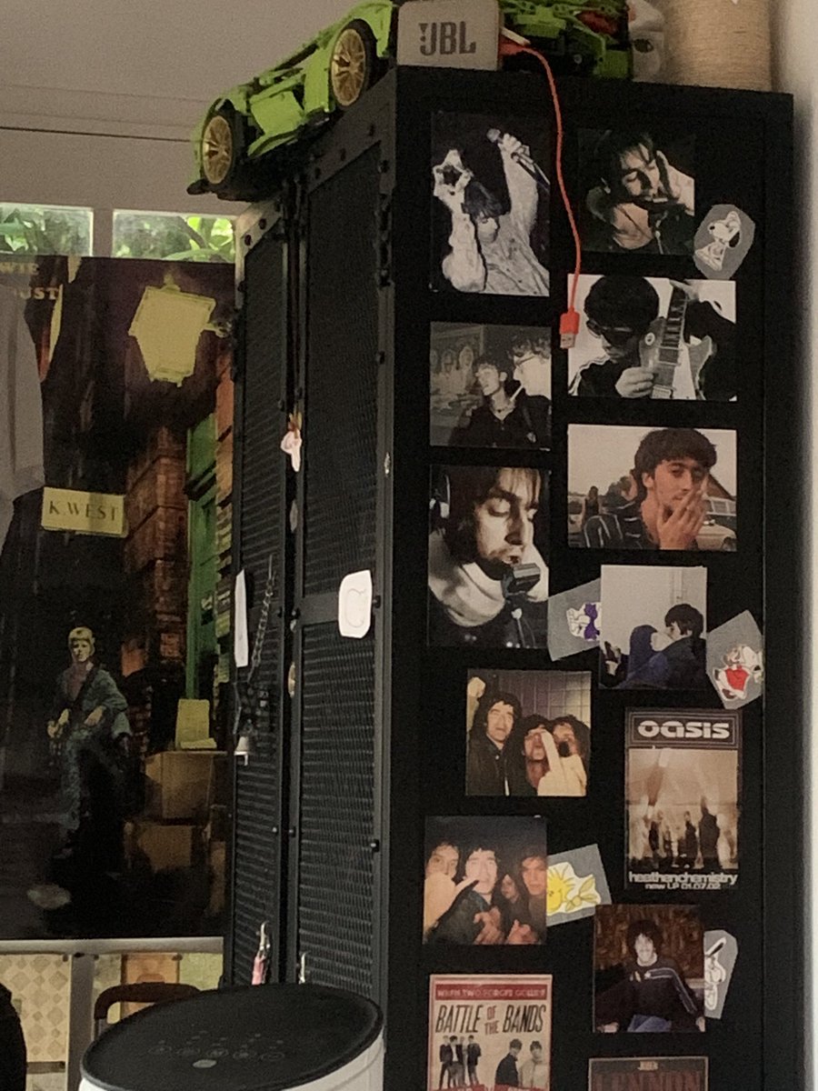 also this one (ignore the snoopy stickers i forgot to glue them)