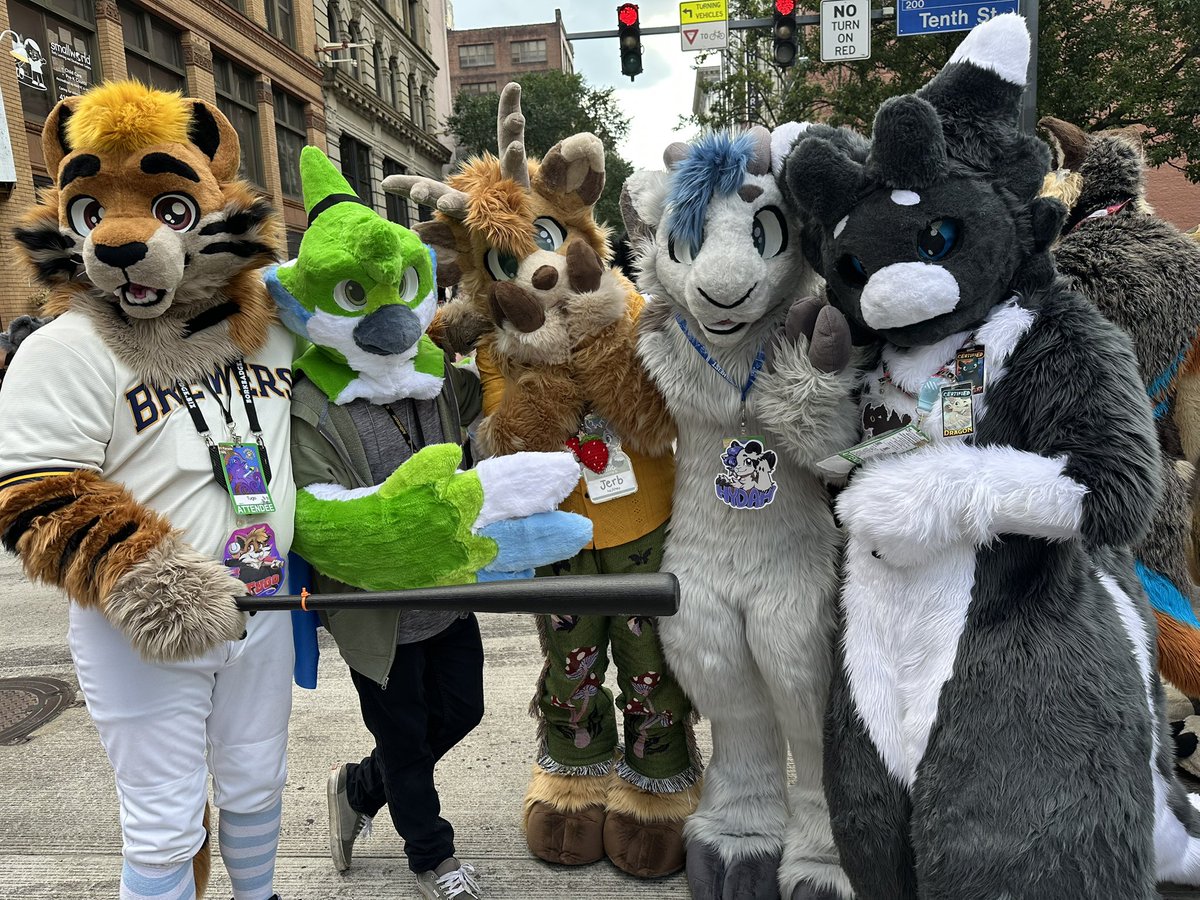 HydahGoat's tweet image. Anthrocon was unforgettable this year! Really grateful to get to room with my best friends. And hang out with so many people.
Thanks to everyone who made it a really awesome experience for me 💙 #anthrocon #AC2025