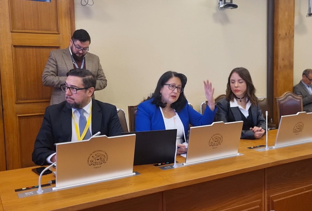 Contraloriacl's tweet image. 🔴AHORA | Contralora General, Dorothy Pérez, expone ante la Comisión de Gobierno Interior de la @Camara_cl, donde se desarrolla la discusión de diversos proyectos, entre ellos, sobre modificaciones a la ley N° 10.336, de la CGR.