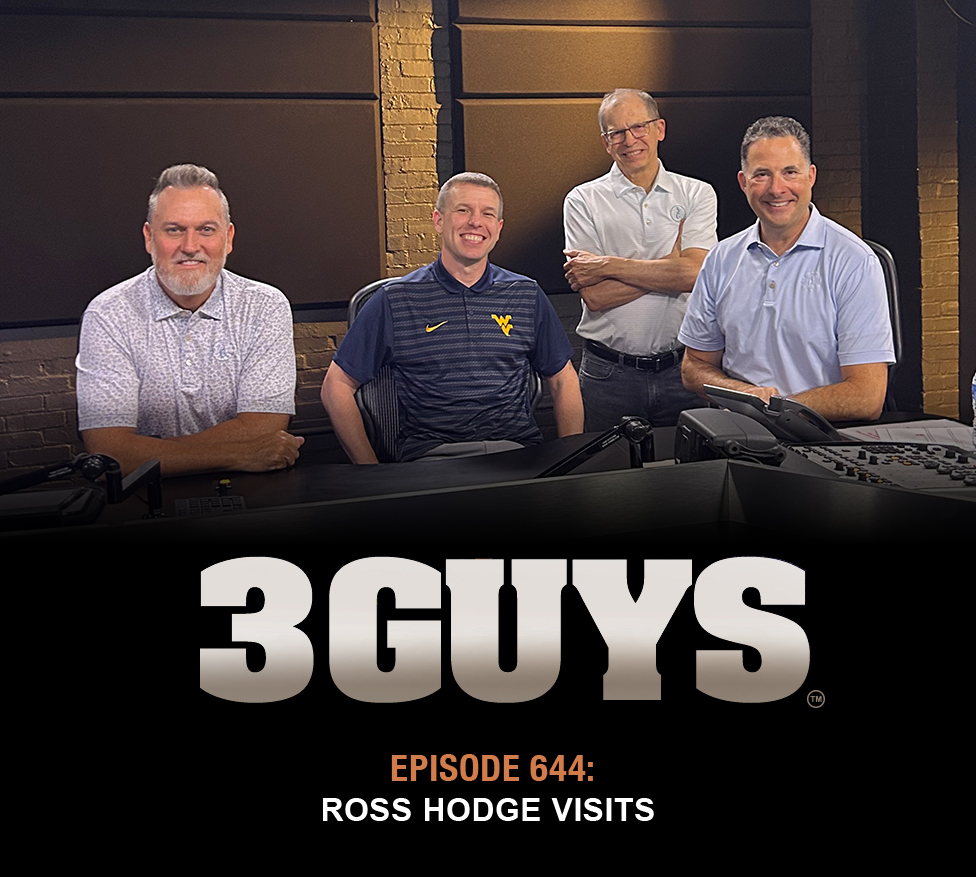TonyCaridi's tweet image. 🟦 NEW ERA OF @WVUhoops 🟨
We sat down with new head coach @coachrosshodge for a fun, wide-ranging convo on:
✅ The roster
✅ His coaching philosophy
✅ What Mountaineer fans can expect
@bradhowe07 & @HoppyKercheval on @3Guys__ a must-hear episode 🎧👇
spreaker.com/episode/3-guys…