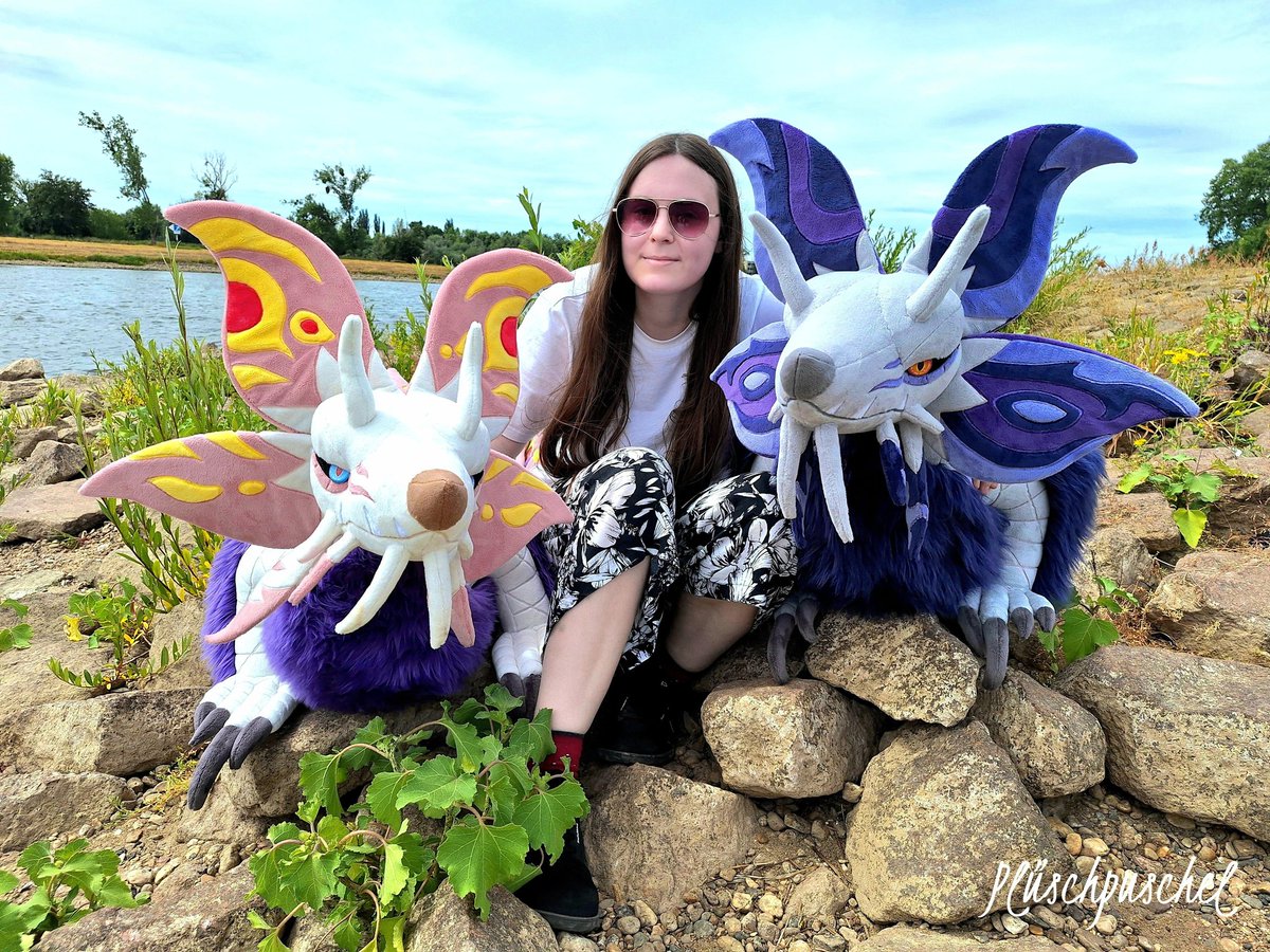 pluesch_puschel's tweet image. Shitty weather in Germany?
I got ya! ✨
"Little" size comparison of the Mizutsune 🫧🦊
Feeling like a boss 😎
Thanks to Lost who took like two million pictures till I was satisfied 😂🫰
They are 170cm in total, only 2cm shorter than I am 🫠🤭
