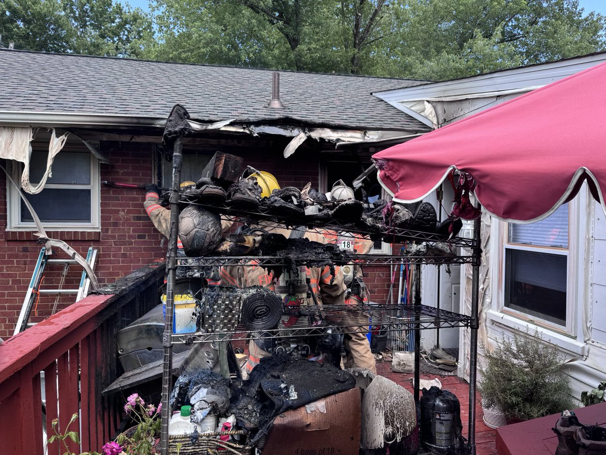 MCFRSNews's tweet image. MCFRS - HOUSE FIRE/Grill on the Deck - 12700 Blk HELEN RD - Fire Out with Minimal Extension to Home. 1 Resident - Hospital w/ Minor Injuries. Incident scaling back. @mcfrs @mcfrsPIO