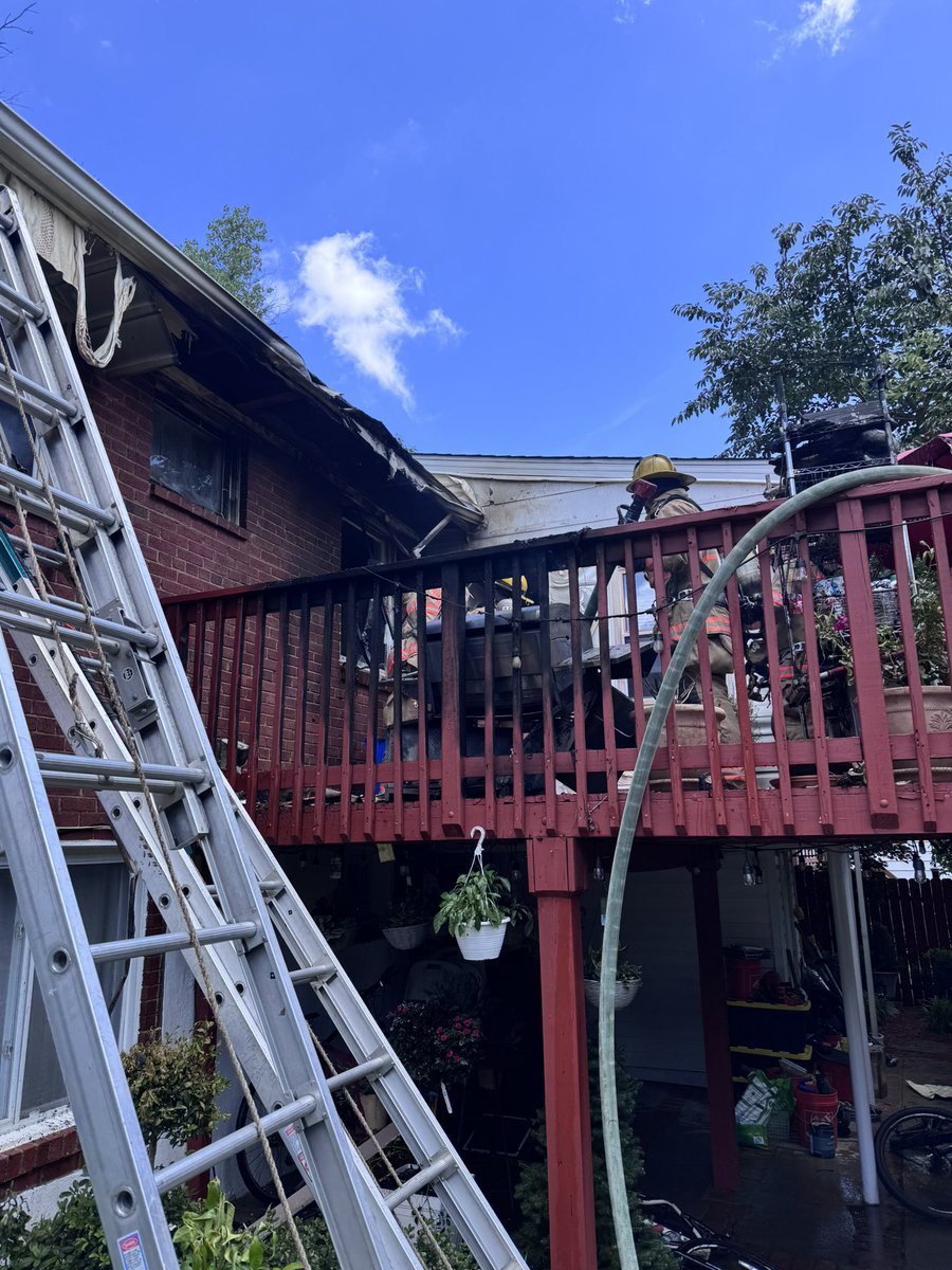 MCFRSNews's tweet image. MCFRS - HOUSE FIRE/Grill on the Deck - 12700 Blk HELEN RD - Fire Out with Minimal Extension to Home. 1 Resident - Hospital w/ Minor Injuries. Incident scaling back. @mcfrs @mcfrsPIO