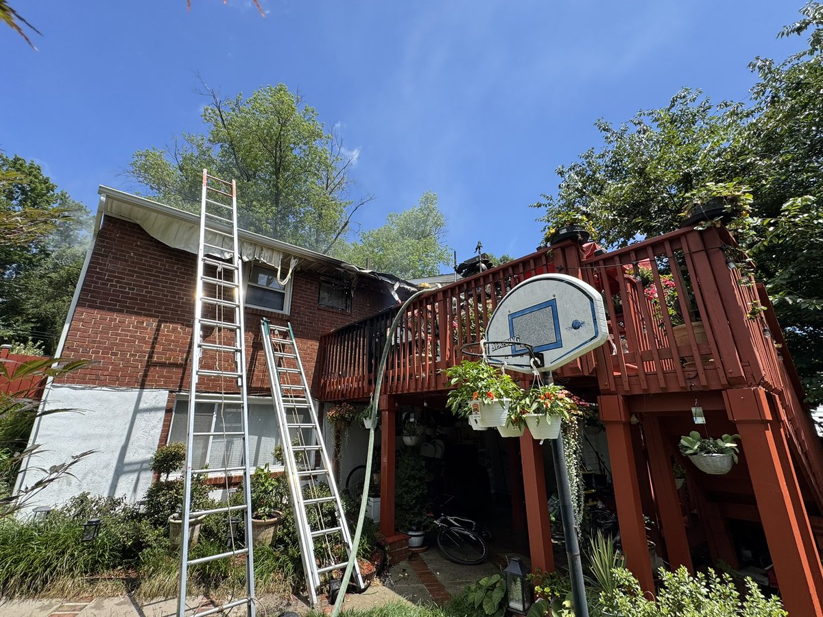 MCFRSNews's tweet image. MCFRS - HOUSE FIRE/Grill on the Deck - 12700 Blk HELEN RD - Fire Out with Minimal Extension to Home. 1 Resident - Hospital w/ Minor Injuries. Incident scaling back. @mcfrs @mcfrsPIO