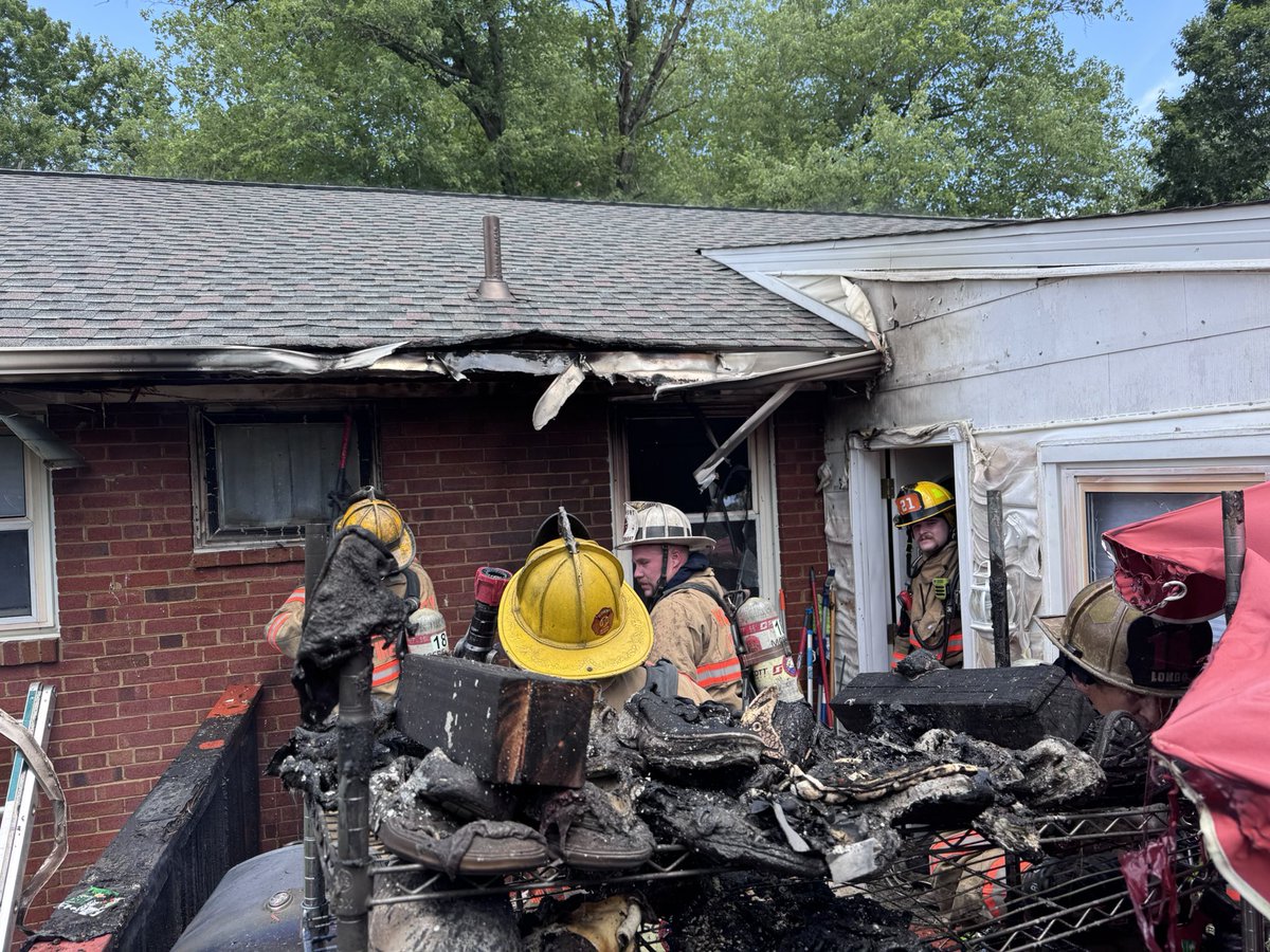 MCFRSNews's tweet image. MCFRS - HOUSE FIRE/Grill on the Deck - 12700 Blk HELEN RD - Fire Out with Minimal Extension to Home. 1 Resident - Hospital w/ Minor Injuries. Incident scaling back. @mcfrs @mcfrsPIO