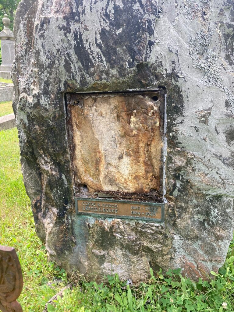 Newburyport Police Department Seeking Public’s Assistance as it Investigates Apparent Vandalism at Oak Hill Cemetery : NEWBURYPORT — City Marshal Matthew Simons reports that the Newburyport Police Department is actively investigating an apparent act of… newburyportpolice.com/2025/07/07/new…