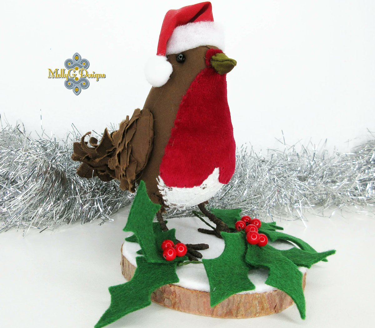 This lovely red red robin by  <a href="/MollyGDesigns/">MollyG Designs</a> is ready and waiting to come bobbing along. etsy.com/uk/listing/160… #CGArtisans #ChristmasInJuly