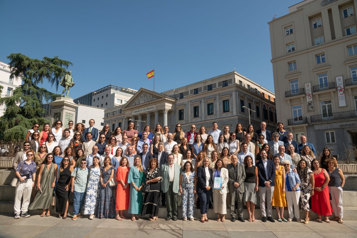 ACCU_Espana's tweet image. Hoy ha sido un día histórico para las personas con #EII en España.
Representantes de todo el territorio nacional nos hemos reunido en el @Congreso_Es para trasladar necesidades y propuestas de mejora para la atención sociosanitaria de las personas con #ColitisUlcerosa y #Crohn.