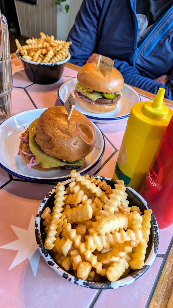#Vegan burger 🍔🍔 at #TheRound #Keswick 😋😋😋 love the flag 🍔🌱🌻😋👌