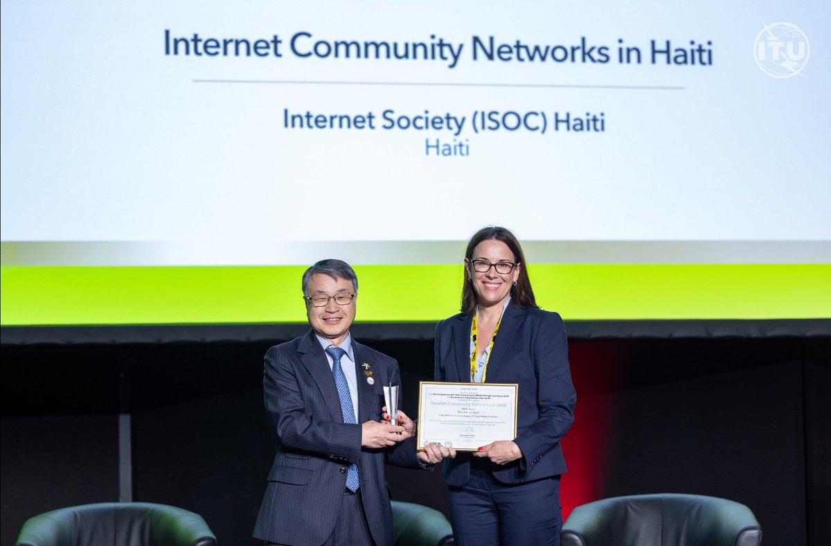 ISOC Haïti reçoit aujourd’hui le prix WSIS Champion pour son projet de réseaux Internet communautaire.

Merci à Sally Wentworth, CEO de l’Internet Society, qui nous a fièrement représentés à Genève.

#WSIS #CommunityNetworksHT #ISOC #isochaiti #isocht
