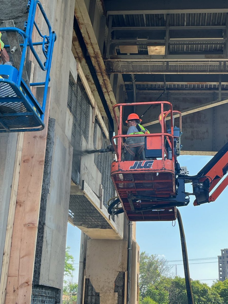 🚧For the past couple weeks, we have been doing shotcrete concrete repairs on the Skyway working from the south end of the bridge and progressing toward the river. ⚒️Essentially, workers spray concrete at a high velocity at deteriorating areas to reinforce them. #NYSDOT #skyway