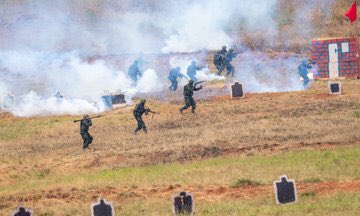 BergsonBtk600's tweet photo. 🚨🛑Après une enquête démontrant la présence des #troupes rwandaises #Rdf) en #RDC en soutien aux#M23_Afc, les Experts de l’#ONU recommandent :
🛑La suspension temporaire des exportations d’équipements militaires vers le Rwanda ( embargo).
🛑cessation de toute coopération en matière de formation militaire dispensée dans le centre de formation les centres de formation des FDR.
🛑évaluer les risques que des futures exportations d’armes vers le Rwanda soit utilisées par le FDR (#RDF) déployées en RDC où finissent entre les mains de l’AFC/M23 RDC.
🛑Partager des informations et collaborer avec le groupe d’Experts concernant les individus qui soutiennent l’Afc_M23 par la propagande, le fonctionnement, le recrutement et le soutien matériel.
}
#RapportExpertsOnu.