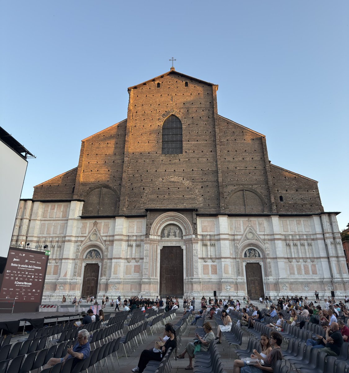 🏠 Bologna.