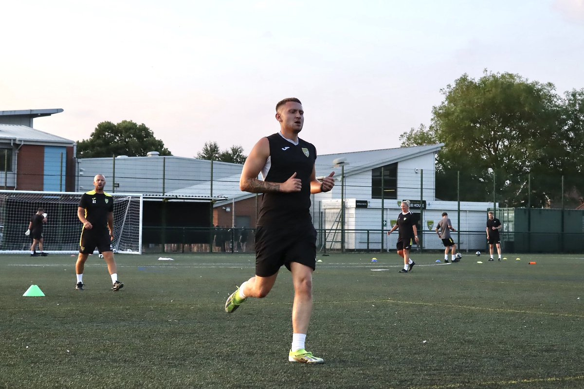 AFCPegasus_'s tweet photo. Sprinting into the new week with hunger and focus 🏃💨

Every session counts. Every rep matters.

#UTSP 🟡⚫️ https://t.co/gHsYjlHdKR