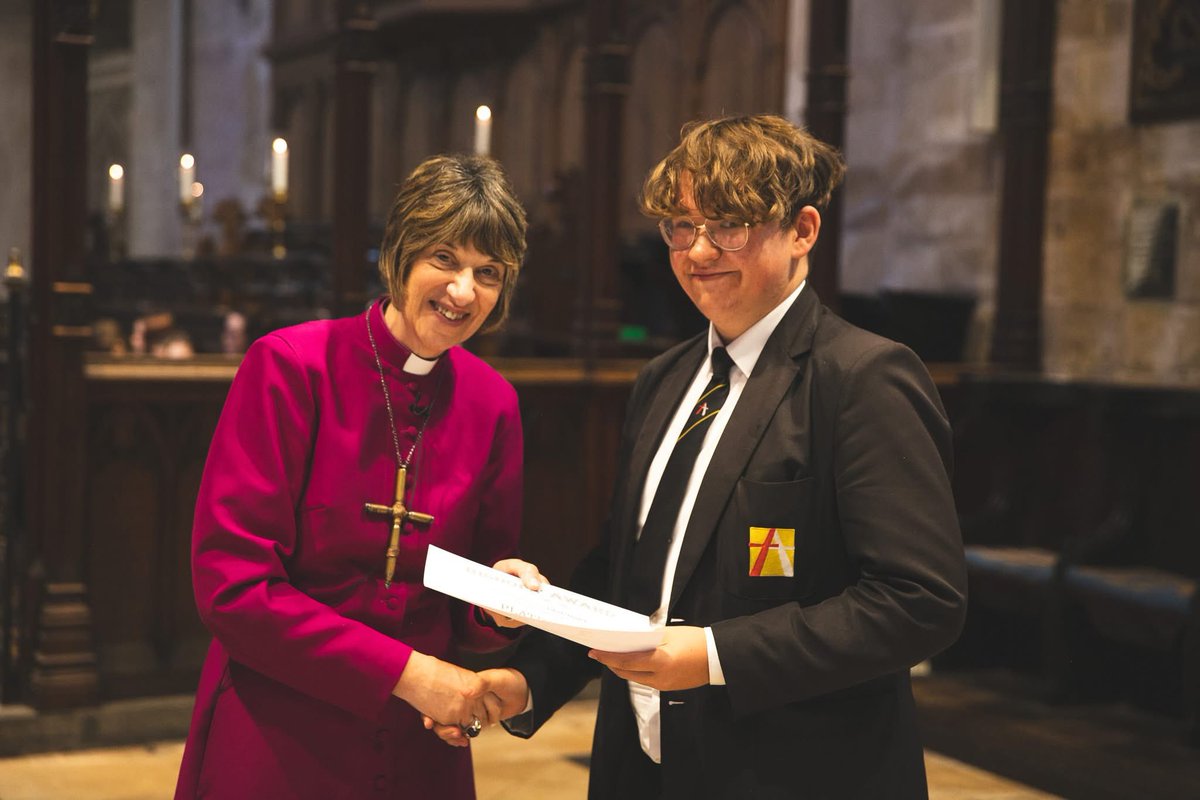 🌟 Celebrating Excellence at <a href="/TewkesAbbey/">Tewkesbury Abbey</a> 
Today, 450 students from All Saints’ Academy received the Bishop’s Award in recognition of their commitment to our core values: Love, Service, Respect, Justice, Peace, and Reconciliation. Thank you <a href="/BishGloucester/">Rachel Treweek</a> <a href="/GlosDioc/">The Diocese of Gloucester</a>