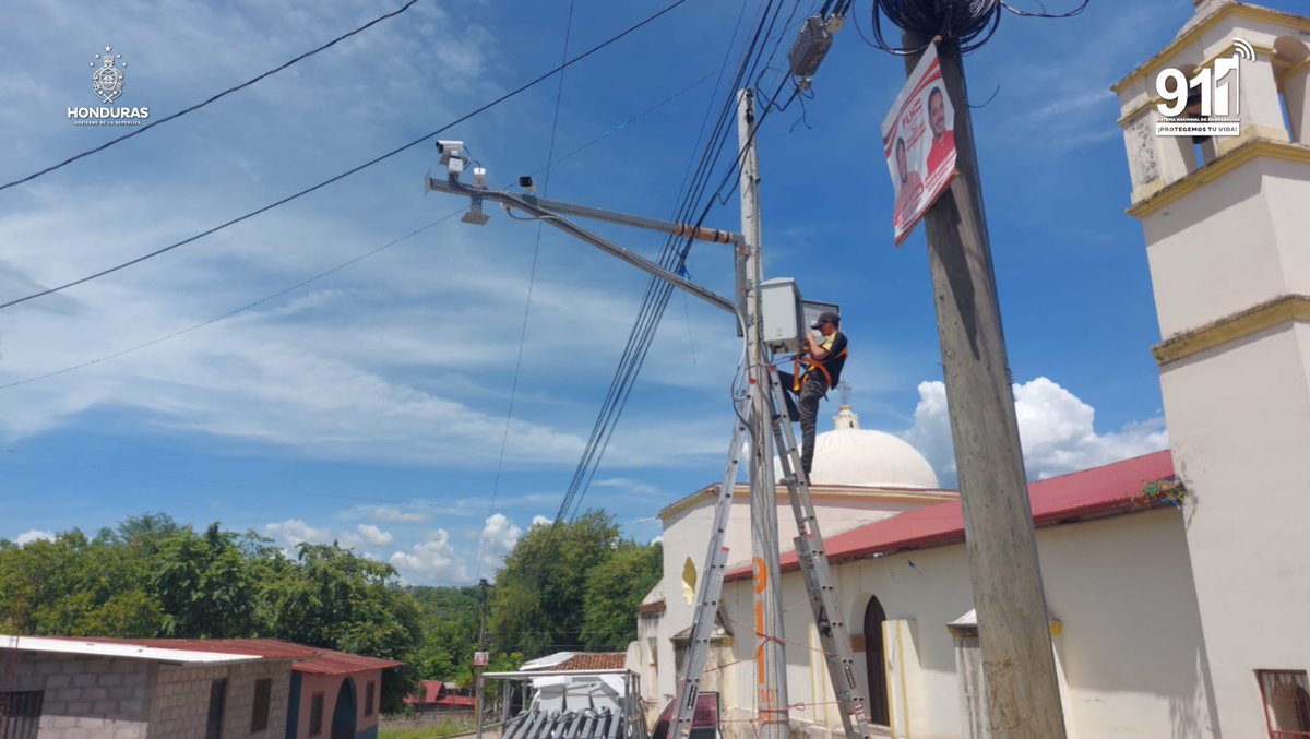 ¡Chinda, Santa Bárbara da un gran paso hacia la seguridad! 📹✨
Hoy se instalan cámaras de videovigilancia como parte del proyecto Seguridad al 100, impulsado por el Gobierno del Pueblo liderado por la Presidenta Xiomara Castro.