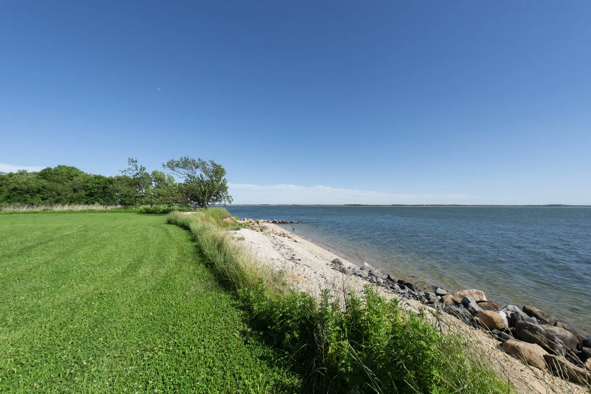 Helping out a friend.

They were supposed to rent this house in August but can't anymore.

It's a beautiful spot in the North Fork. 

4 bed, 4.5 bath. On the water. 2min to the beach. Walk into town.

DM if interested (14 eth / .33 btc for all of August)