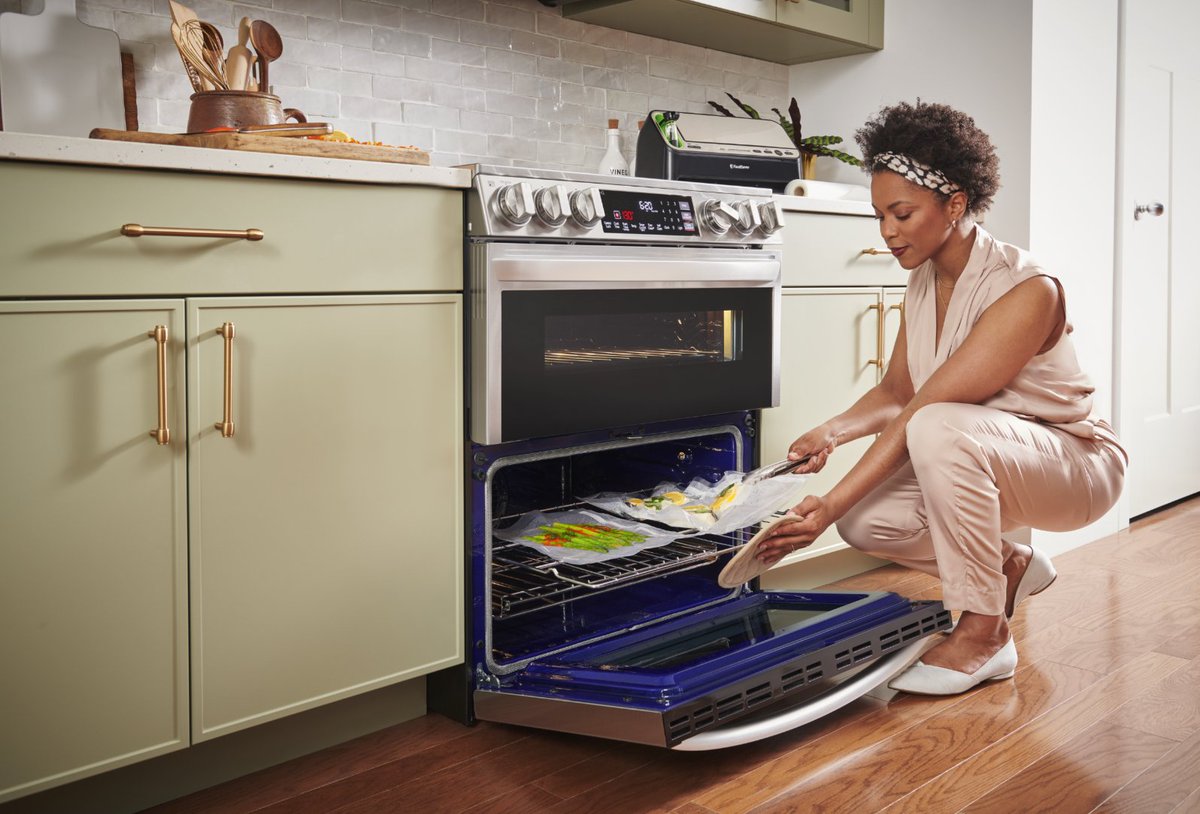 LGUS's tweet image. Flavorful summer meals 🤝 Sous Vide Mode
Cook meat, veggies, and more to perfection with restaurant-quality Sous Vide, built right inside your LG Range. #LifesGood #LGCooking