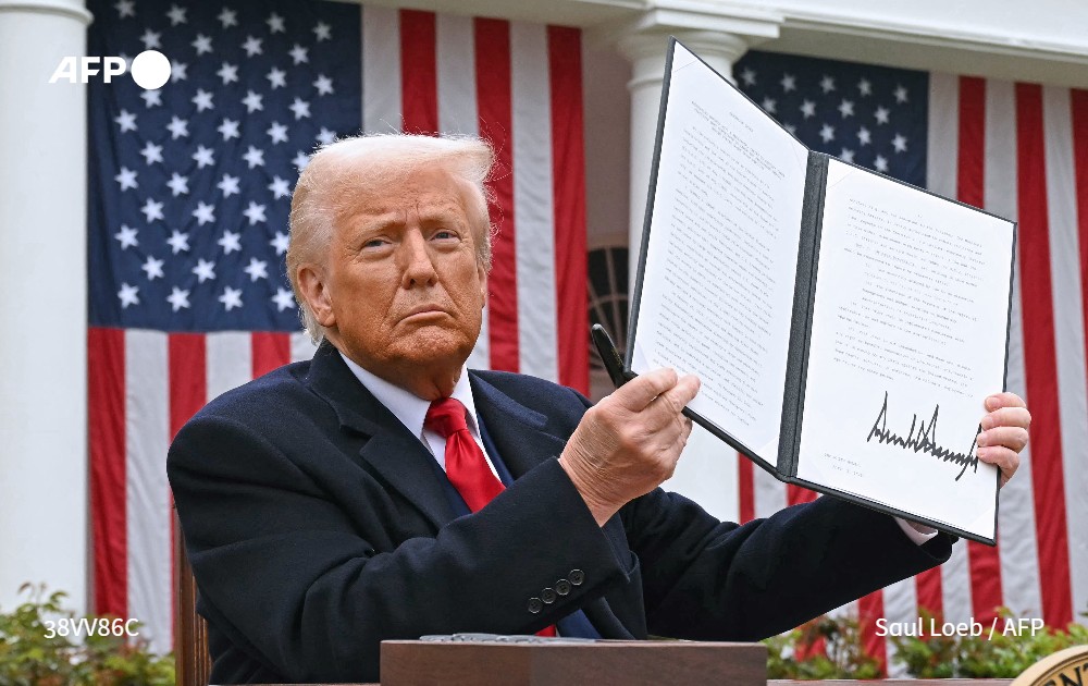 AFP News Agency (@afp) on Twitter photo <a href="/dannyctkemp/">Danny Kemp</a> <a href="/beiyis/">Beiyi Seow</a> #UPDATE President Donald Trump announced tariffs of 25 percent on Japan and South Korea on Monday, stepping up pressure on the two key US allies and a dozen other economies to reach trade deals with Washington
u.afp.com/Sf8Q <a href="/dannyctkemp/">Danny Kemp</a> <a href="/beiyis/">Beiyi Seow</a> <a href="/dannyctkemp/">Danny Kemp</a> <a href="/beiyis/">Beiyi Seow</a> #UPDATE President Donald Trump announced tariffs of 25 percent on Japan and South Korea on Monday, stepping up pressure on the two key US allies and a dozen other economies to reach trade deals with Washington
u.afp.com/Sf8Q <a href="/dannyctkemp/">Danny Kemp</a> <a href="/beiyis/">Beiyi Seow</a>
