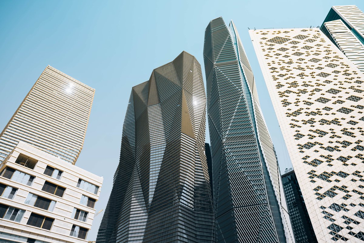 صحيفة Construction Week :

- #كافد بالرياض تدخل موسوعة غينيس بأطول ممشى معلق للمشاة في العالم بطول 15.46 كم!

 - يربط 95 مبنى، مكيّف بالكامل، ومتصل بمترو #الرياض.

 - إنجاز هندسي يعكس #رؤيةـ2030 لمدن ذكية ومستدامة، ويعزّز مكانة الرياض كمركز عالمي للأعمال والابتكار.