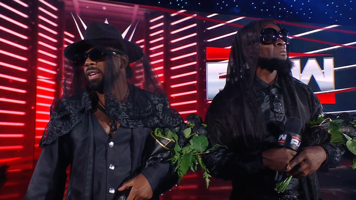 Yo tambien estoy de luto por The New Day 😿 #WWE