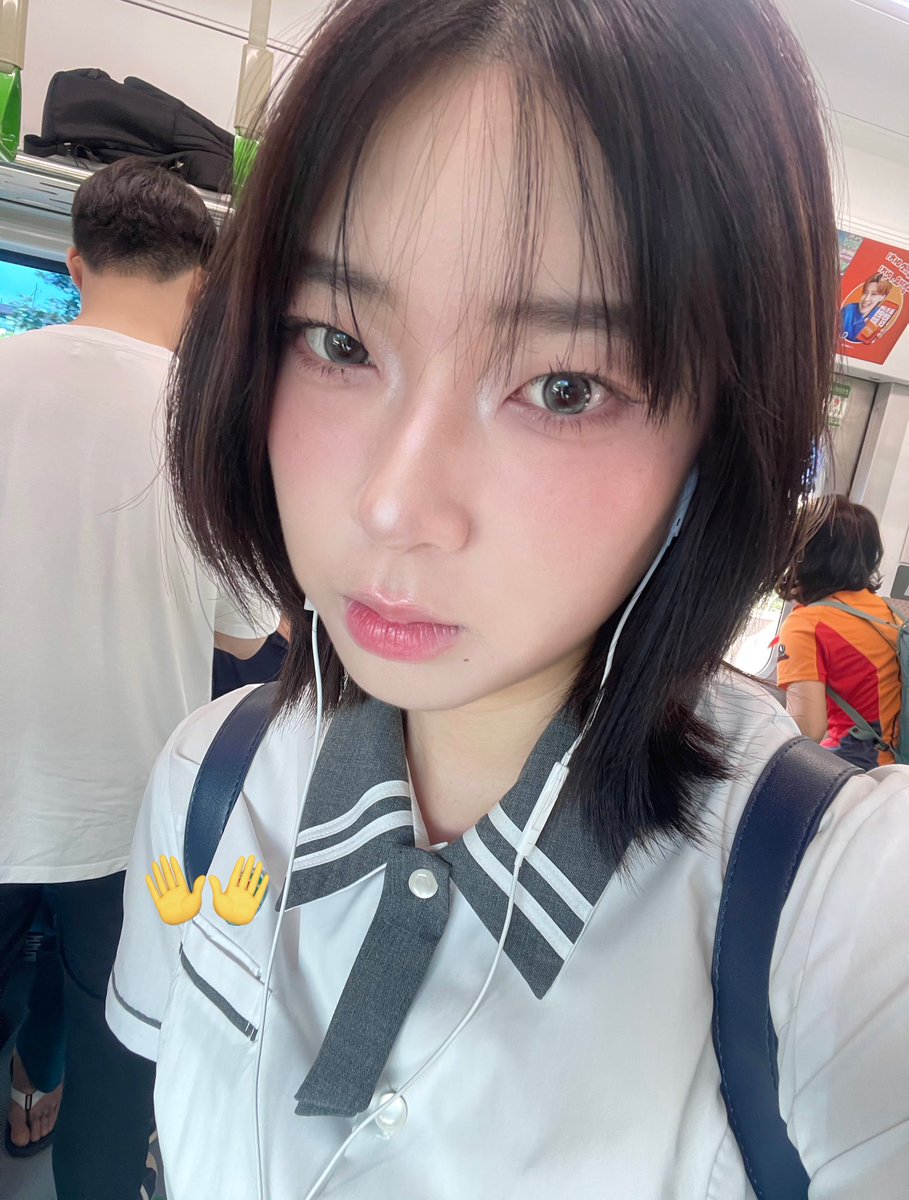 세상에 롯데월드 간다고 중학교때 교복을 꺼내입는 성인이 어딨는데요

ㄴ 여기요