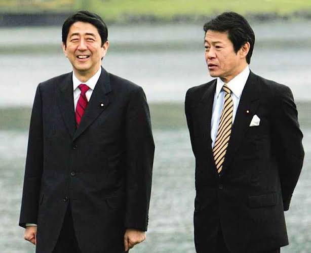 ProfShimada's tweet photo. 安倍晋三首相の命日。
３年半前、私が心不全で入院した時、
色々気遣ってもらったことを思い出す。
逝くのは私が先だろうと思っていた。
しっかり遺志を継ぎ、この国を再生させたい。 https://t.co/aIjG0wJiE7