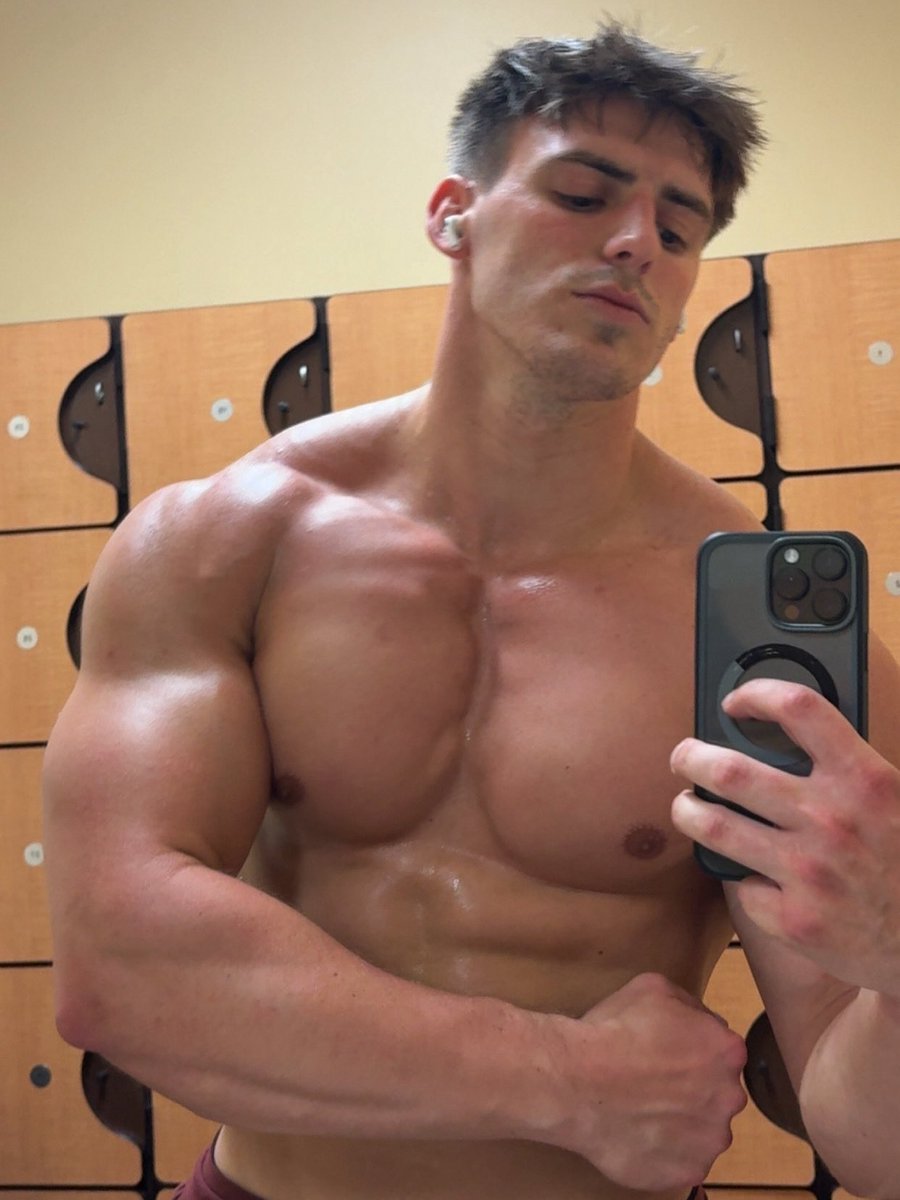 Hola 😉 #tan #muscle #muscletime