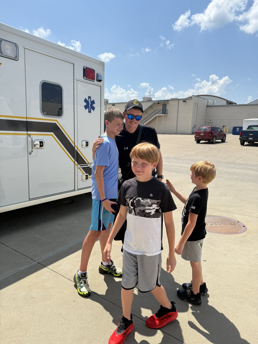 ClaireWTOV9's tweet image. FAMILY SAYS THANKS TO FIRST RESPONDERS THAT SAVED THEM—-
During the June 14th Flood, the Dalton Family needed to walk to higher ground on Peter’s Run to stay safe from the high waters that rose. There three first responders came and rescue them, now the family is saying thanks.
