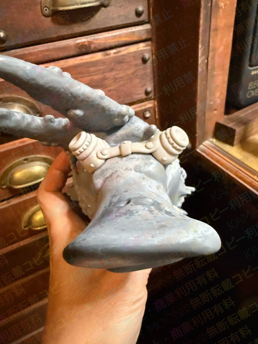 kamatymoon's tweet image. 人気の非常食のカニ爪を背に旅するカモノハシのかもじろう👍
ビッグサイズ登場。くちばしとカニ爪が迫力です❣️❣️❣️😊
#kamatymoon
#mitsujikamata
#カモノハシ