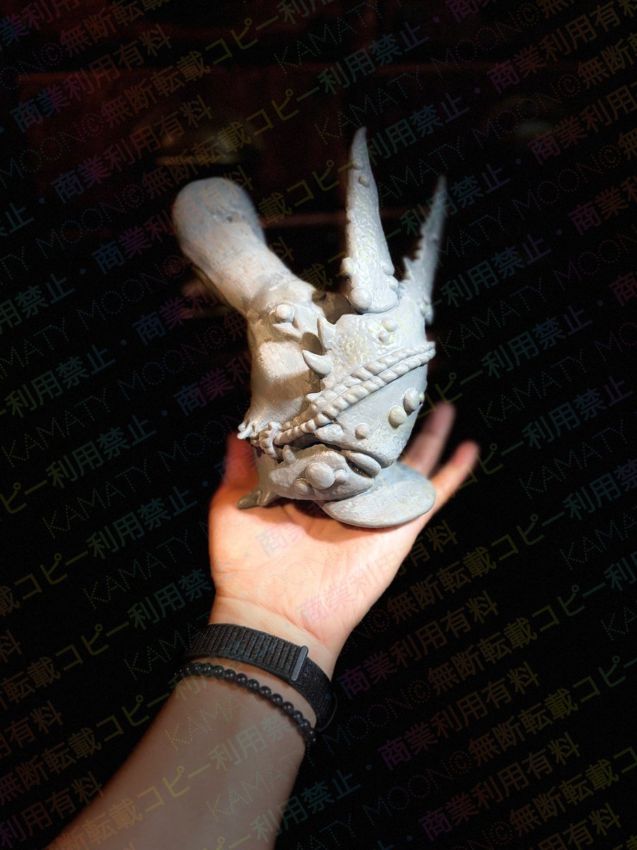 kamatymoon's tweet image. 人気の非常食のカニ爪を背に旅するカモノハシのかもじろう👍
ビッグサイズ登場。くちばしとカニ爪が迫力です❣️❣️❣️😊
#kamatymoon
#mitsujikamata
#カモノハシ
