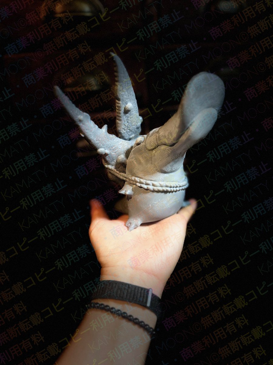 kamatymoon's tweet image. 人気の非常食のカニ爪を背に旅するカモノハシのかもじろう👍
ビッグサイズ登場。くちばしとカニ爪が迫力です❣️❣️❣️😊
#kamatymoon
#mitsujikamata
#カモノハシ