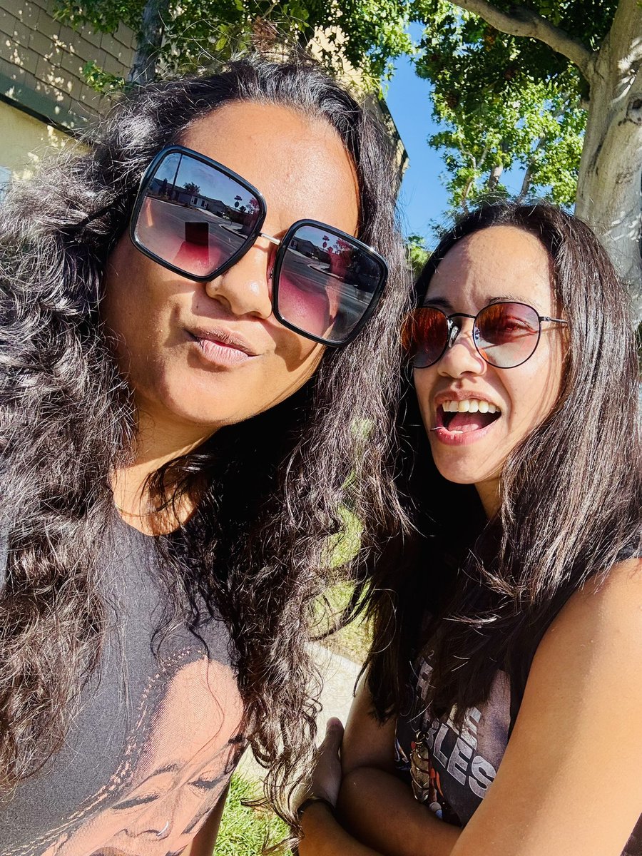 Kali4nagroun's tweet photo. Tha girls are hangin out on green electric boxes in sd againnn 🧃 https://t.co/C3Fa7fdw2u