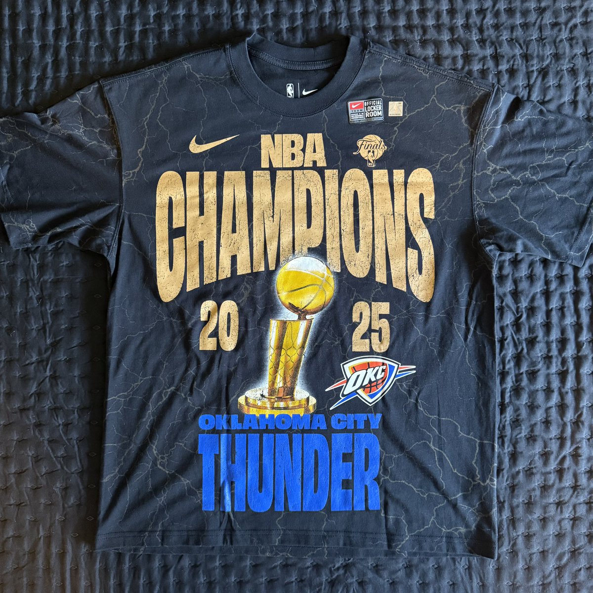 tiffanylehman92's tweet image. Shirts finally came in and now I’m rewatching all the videos I took this season and getting emo all over again.🥹💙⚡️