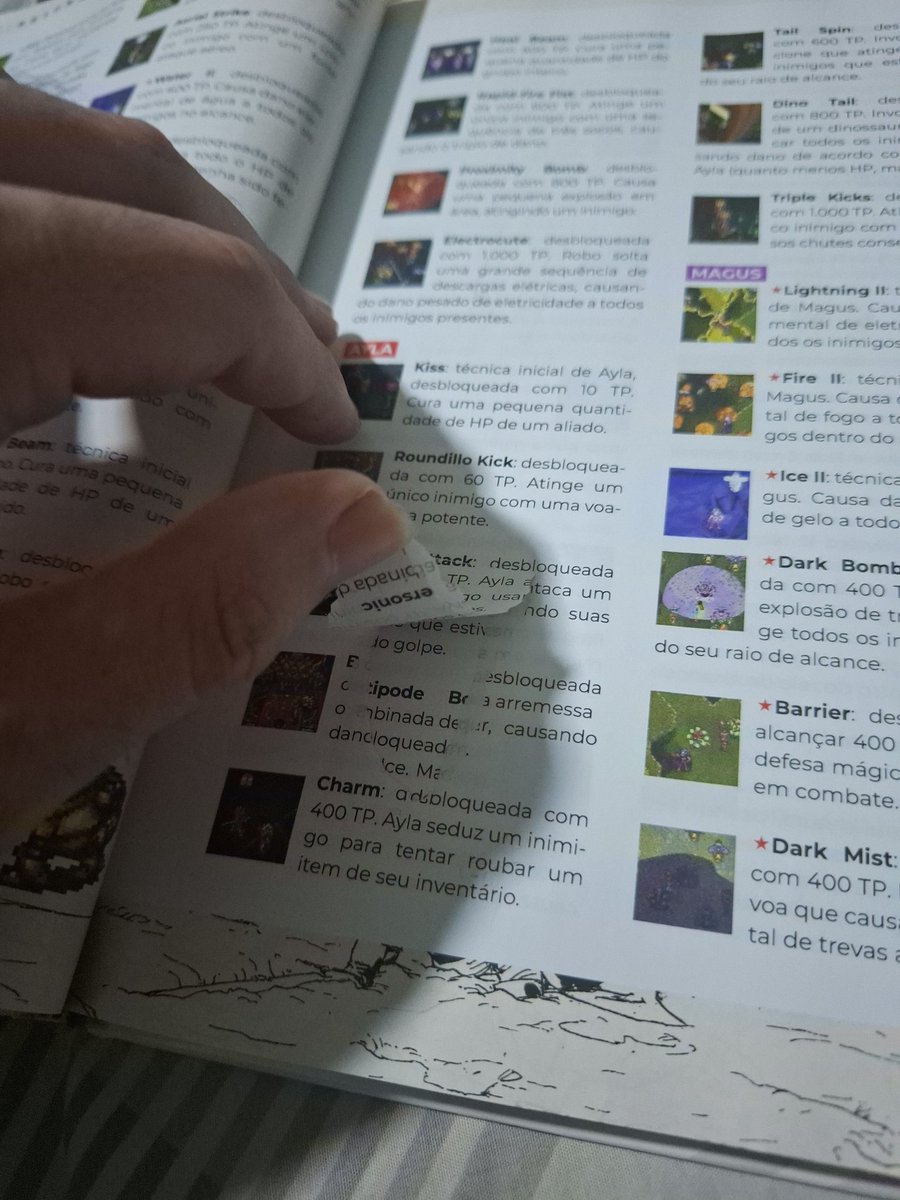draikai's tweet photo. Ola @danielreen e @editoraeuropa eu recebi hoje meu livro de chrono trigger, paguei o frete mais caro mas infelizmente veio com alguns amassos e uma página rasgada, no meio, nem sei como rolou isso, mas enfim triste, o que pode ser feito? https://t.co/Oy01fuezcS