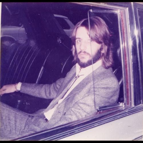 acervoringo's tweet image. 🏆TOP 10 ERAS DO RINGO STARR
🏅6° Lugar (8 votos + desempate): Pós-Beatles (1969)