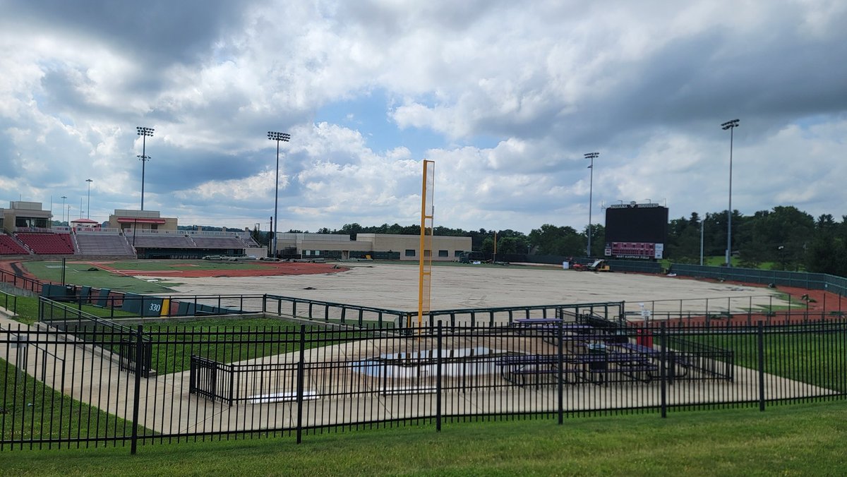 INtheHoosierSt's tweet image. Me last season: &quot;man #iubase could really use some new turf, this stuff is looking pretty worn down&quot;

The humble Indiana University Athletics department: