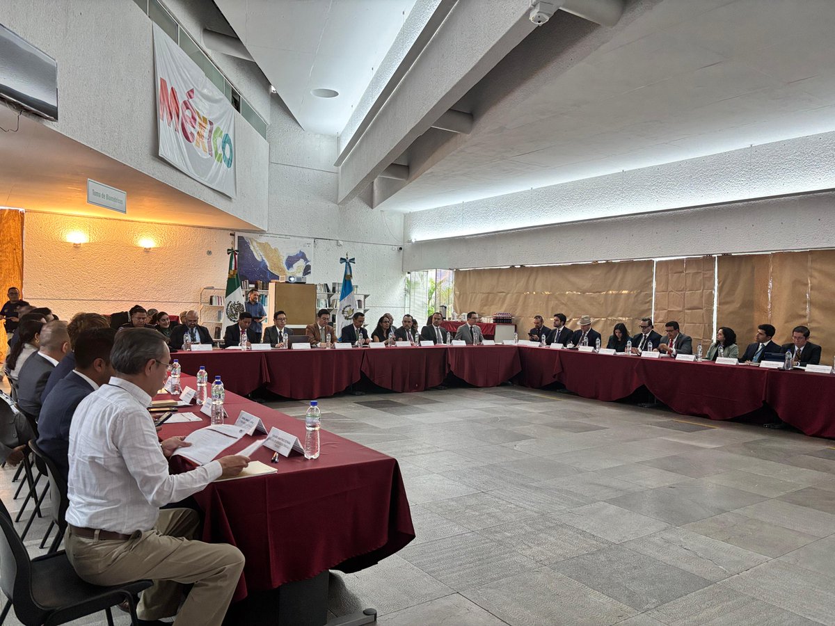 ConsulMexGuate's tweet image. En el marco de la &quot;Primera Reunión de Personas Encargadas de Protección Consular en América Latina y el Caribe&quot;, celebrada en la @EmbaMexGua , llevamos a cabo un diálogo con @MigracionGuate , @PGNguatemala, @PNCdeGuatemala , @secretariasvet y @DiseturP.  

La reunión tuvo como…