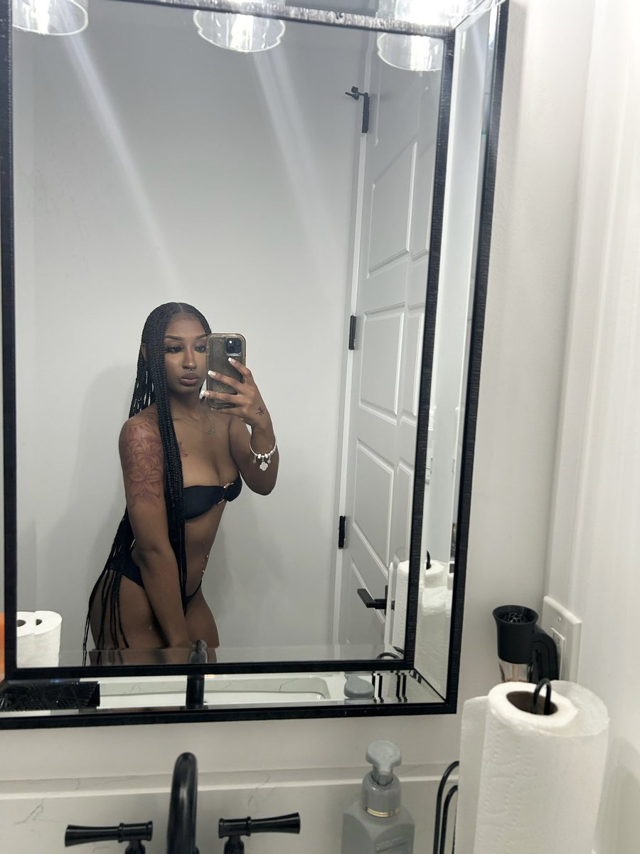 jademtna's tweet photo. obsessed with myselff https://t.co/Dd4EGiqvoO