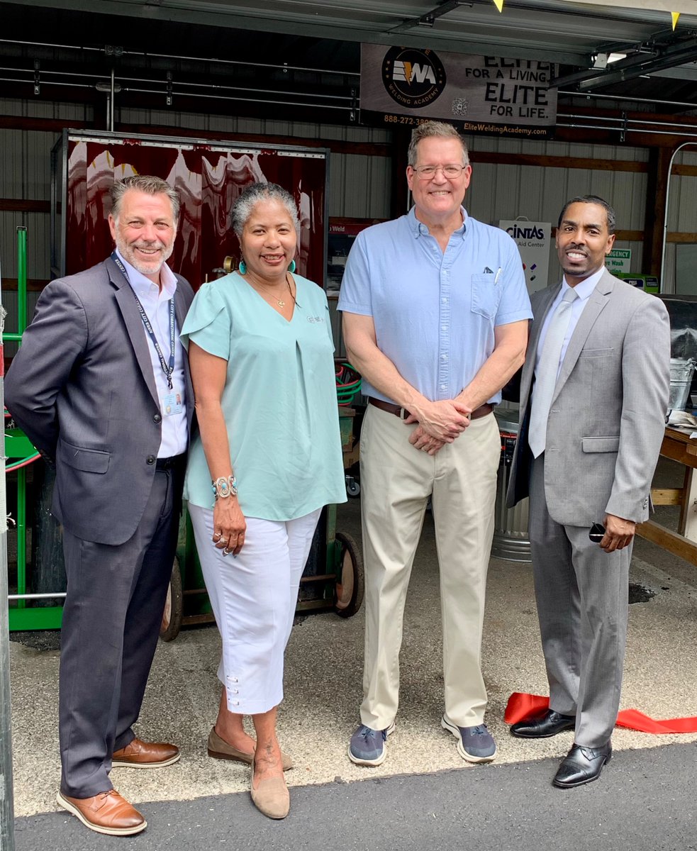 MikeOdioso's tweet image. Attended the River City Correctional Center’s ribbon cutting ceremony today for their new on-site training partnership with the Elite Welding Academy. Good to touch-base with RCCC ED Scott McVey and Asst. ED Donald Jones (who I taught history at St.Xavier High School.) 👍