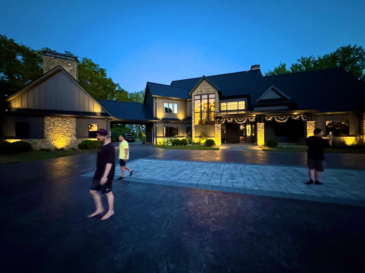 AnthonyKongphan's tweet image. I’m finally back home folks. 

Had an amazing time with my 2nd family.

Gonna relax a little bit then absolute ham fest streams inc.