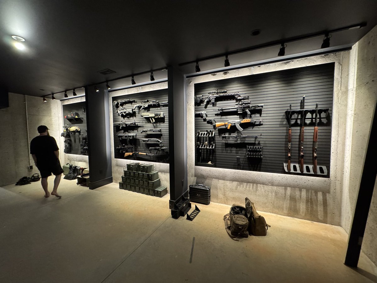 AnthonyKongphan's tweet image. I’m finally back home folks. 

Had an amazing time with my 2nd family.

Gonna relax a little bit then absolute ham fest streams inc.